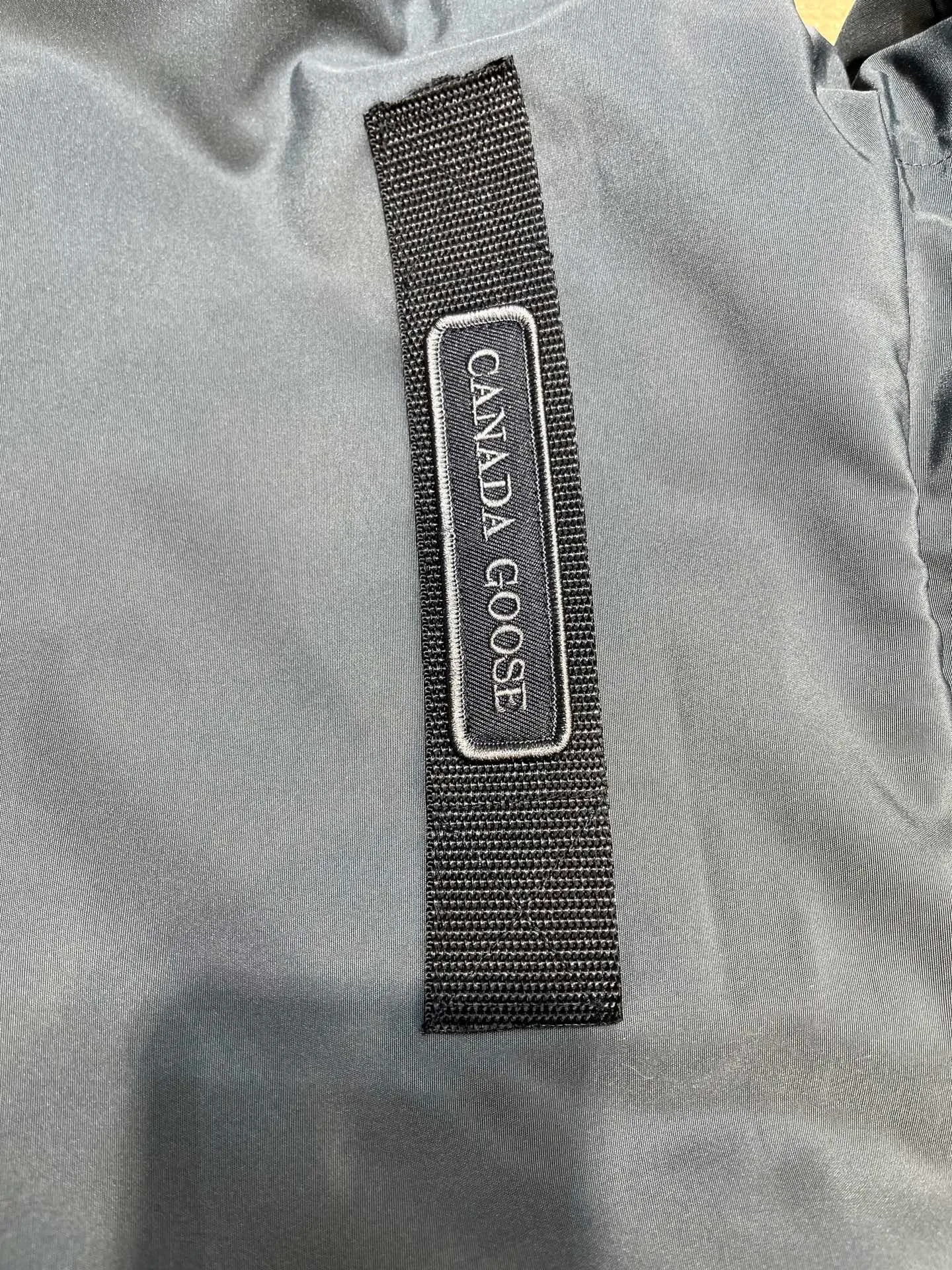 P840 𝘾𝘼𝙉𝘼𝘿𝘼 𝙂𝙊𝙊𝙎𝙀Big Goose 13# The design of Big Goose 13 is simple and elegant, a little longer than the 08 model, more suitable for men and suitable for business people. This down jacket is popular for its simple design, which is not only practical but also has a certain sense of fashion. In terms of applicability, the Daye 13 model provides good thermal insulation performance. Its thermal insulation coefficient is level 5, which can provide enough warmth and is suitable for wearing in cold environments. In addition, the Daye 13 model also has a high cost performance. Compared with other models, it provides a better balance between price and performance, making it more competitive in the market.  size：xs-xxl